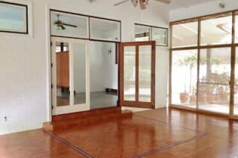 House in Bangkok, Thailand 6 bedrooms № 157559 - photo 4