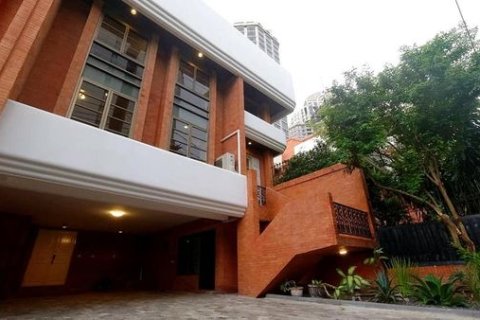 Таунхаус в Бангкоке, Таиланд с 4 спальнями  № 157560