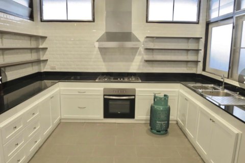 House in Bangkok, Thailand 4 bedrooms № 157554 - photo 6
