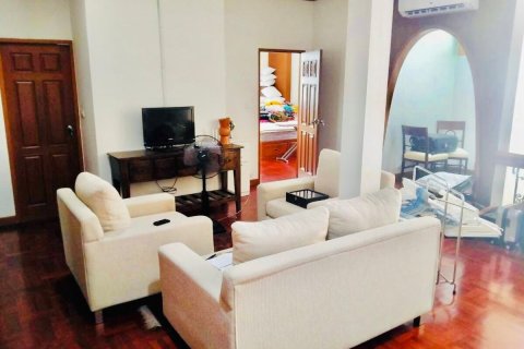 House in Bangkok, Thailand 5 bedrooms № 157558 - photo 11