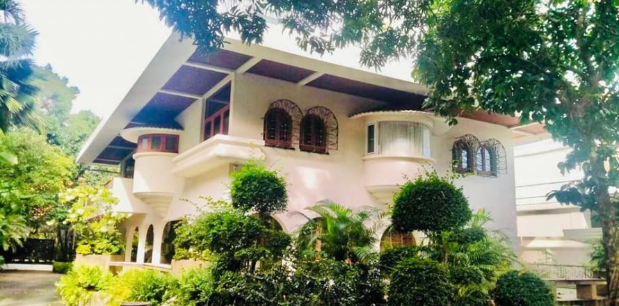House in Bangkok, Thailand 5 bedrooms № 157558