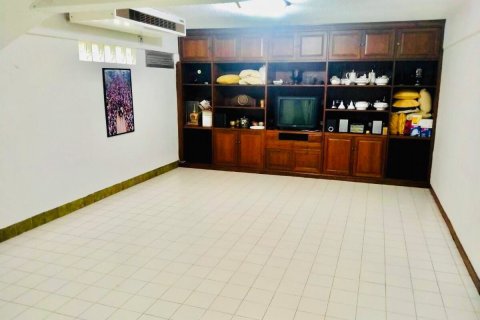 House in Bangkok, Thailand 5 bedrooms № 157558 - photo 4