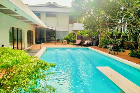 House in Bangkok, Thailand 5 bedrooms № 157558 - photo 13