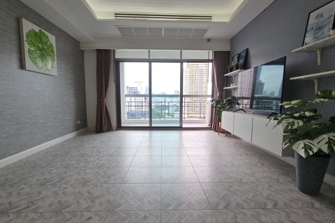 Condo in Watthana, Bangkok, Thailand, 3 bedrooms № 201248 - photo 13