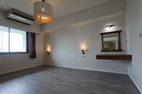 Condo in Watthana, Bangkok, Thailand, 3 bedrooms № 201248 - photo 2