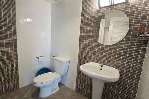 Condo in Watthana, Bangkok, Thailand, 3 bedrooms № 201248 - photo 6