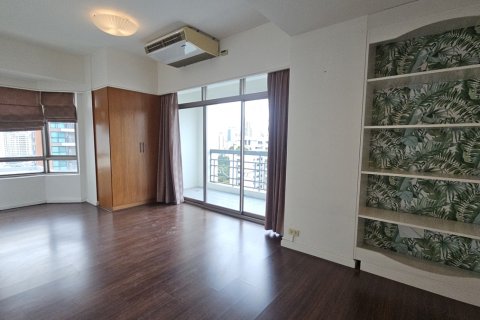 Condo in Watthana, Bangkok, Thailand, 3 bedrooms № 201248 - photo 9