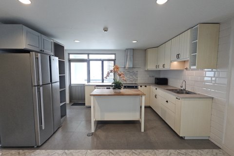Condo in Watthana, Bangkok, Thailand, 3 bedrooms № 201248 - photo 3
