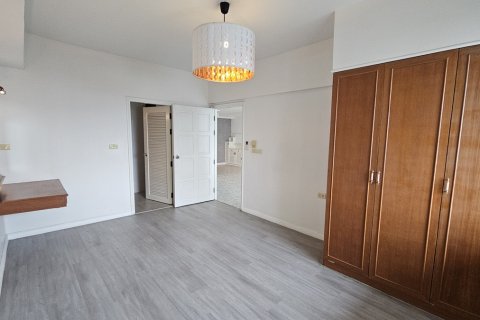 Condo in Watthana, Bangkok, Thailand, 3 bedrooms № 201248 - photo 15