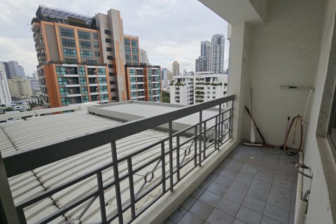 Condo in Watthana, Bangkok, Thailand, 3 bedrooms № 201248 - photo 12