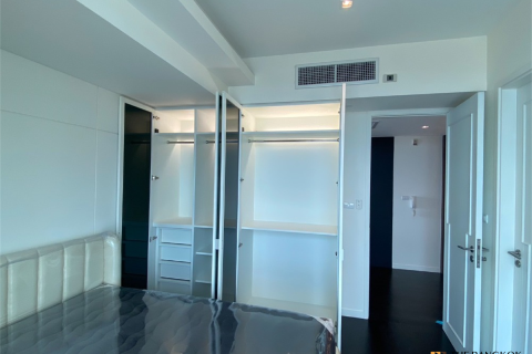 Condo in Bangkok, Thailand, 3 bedrooms № 184680 - photo 8