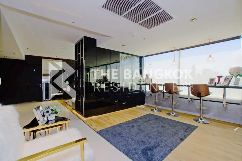 Condo in Bangkok, Thailand, 2 bedrooms  № 184676