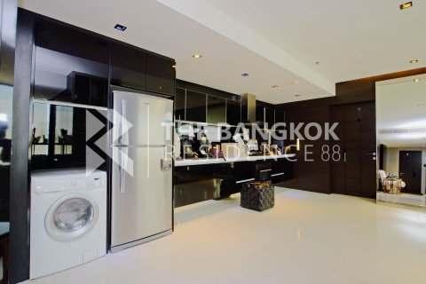 Condo in Bangkok, Thailand, 2 bedrooms № 184676 - photo 9