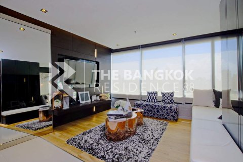 Condo in Bangkok, Thailand, 2 bedrooms № 184676 - photo 2