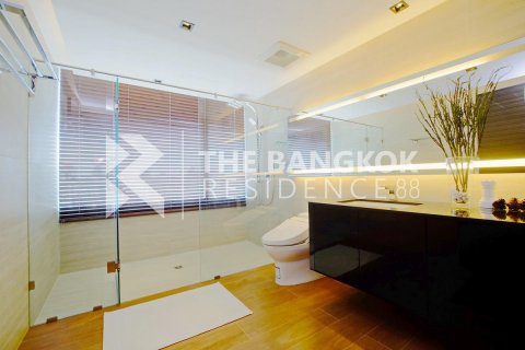 Condo in Bangkok, Thailand, 2 bedrooms № 184676 - photo 5