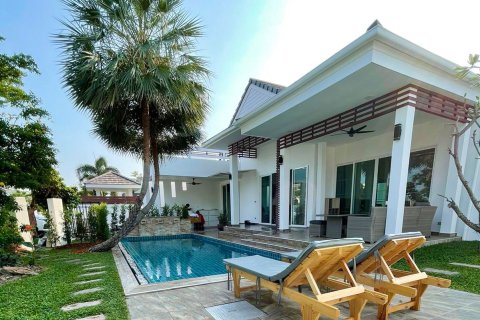 Villa in Hua Hin, Thailand 3 bedrooms № 168560