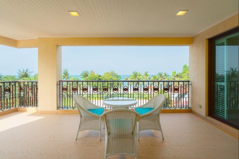 Condo in Hua Hin, Thailand, 3 bedrooms  № 168558 - photo 5