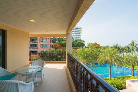 Condo in Hua Hin, Thailand, 3 bedrooms  № 168558 - photo 2