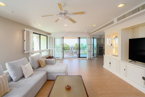 Condo in Hua Hin, Thailand, 3 bedrooms  № 168558 - photo 8
