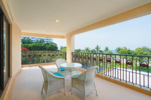 Condo in Hua Hin, Thailand, 3 bedrooms  № 168558 - photo 4
