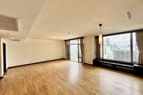 Кондоминиум с 3 спальнями в Патхум Ване, Бангкок, Таиланд № 150065 - фото 4