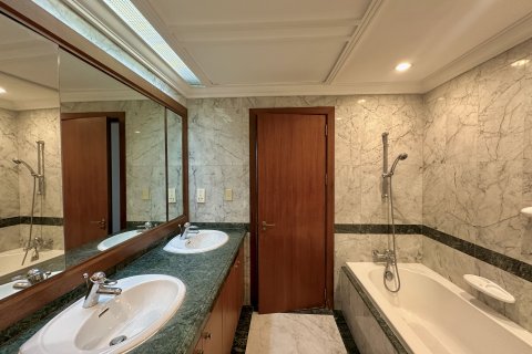 Кондоминиум с 3 спальнями в Патхум Ване, Бангкок, Таиланд № 150065 - фото 16