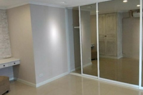 Condo in Bangkok, Thailand, 2 bedrooms  № 143324 - photo 8