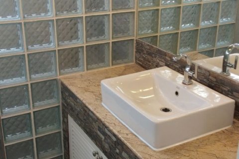 Condo in Bangkok, Thailand, 2 bedrooms  № 143324 - photo 9