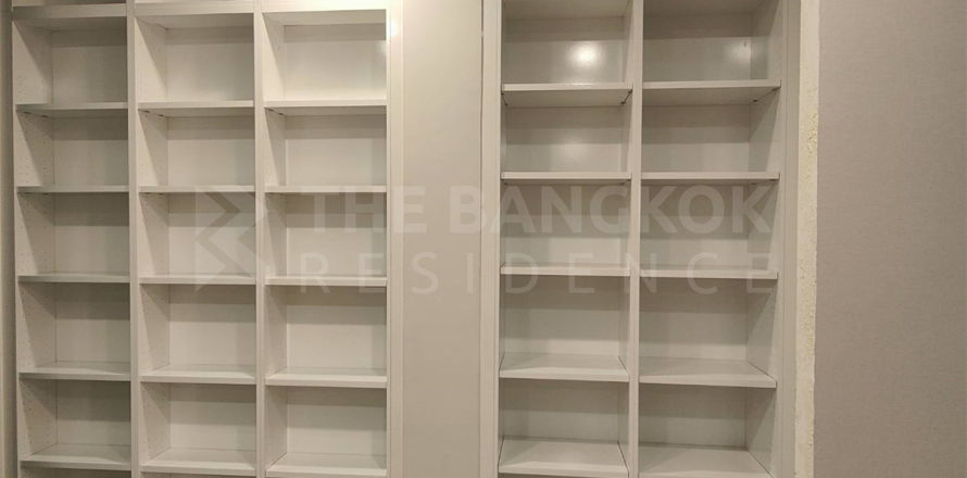 Condo in Bangkok, Thailand, 2 bedrooms  № 201979