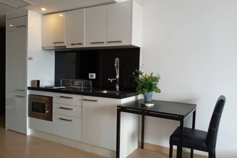 Condo in Pattaya, Thailand, 1 bedroom  № 176525 - photo 2