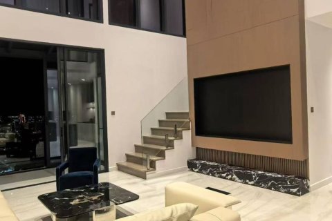 Condo in Bangkok, Thailand, 3 bedrooms  № 146824 - photo 2