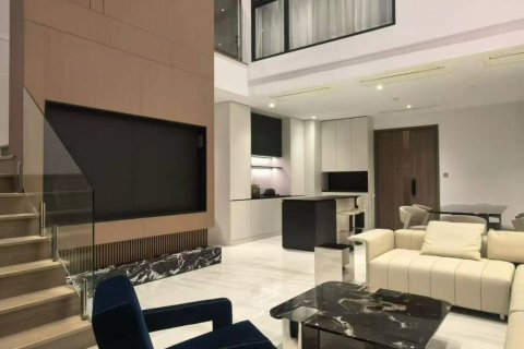 Condo in Bangkok, Thailand, 3 bedrooms  № 146824 - photo 1