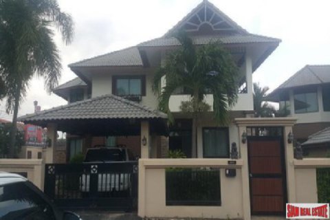House in Pattaya, Thailand 4 bedrooms № 193531 - photo 3