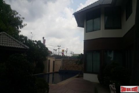 House in Pattaya, Thailand 4 bedrooms № 193531 - photo 4