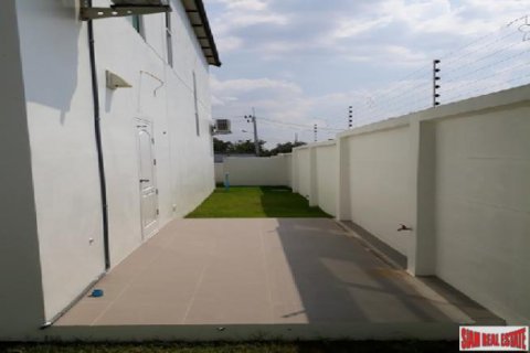 House on Jomtien Beach, Pattaya, Thailand 3 bedrooms № 193536 - photo 5