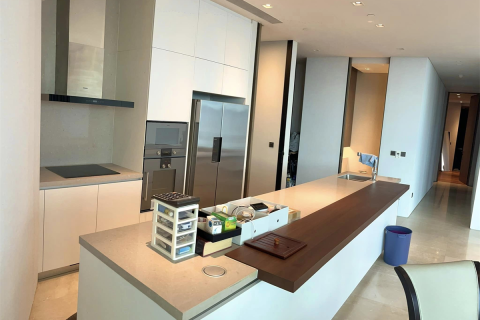 Condo in Bangkok, Thailand, 3 bedrooms № 184629 - photo 2