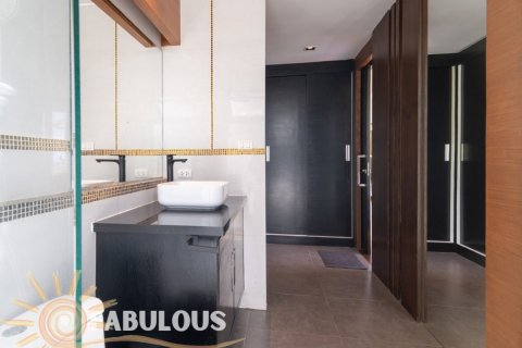 Penthouse in Kamala, Thailand 3 bedrooms № 179429 - photo 14