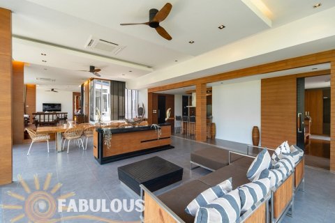 Penthouse in Kamala, Thailand 3 bedrooms № 179429 - photo 11