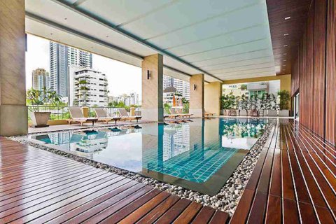Condo in Bangkok, Thailand, 2 bedrooms  № 183607 - photo 2