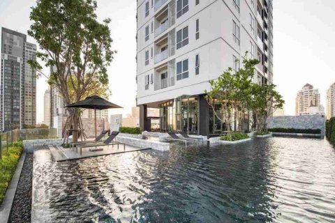 Condo in Bangkok, Thailand, 2 bedrooms № 183609 - photo 2