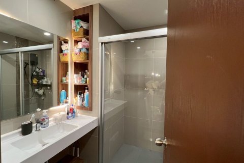 Studio dans le Condo à Huai Khwang, Bangkok, Thaïlande  № 147673 - photo 8