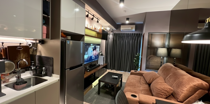 Studio dans le Condo à Huai Khwang, Bangkok, Thaïlande  № 147673