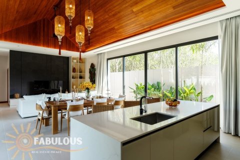 Villa in Bang Tao, Thailand 3 bedrooms № 179360 - photo 16