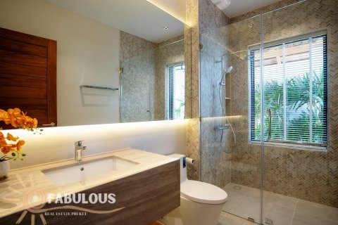 Villa in Bang Tao, Thailand 3 bedrooms № 179360 - photo 12