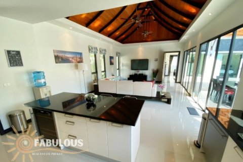 Villa in Bang Tao, Thailand 3 bedrooms № 179358 - photo 12