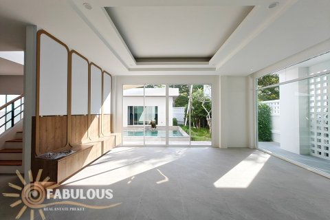 Villa in Ko Kaeo, Thailand 4 bedrooms № 179361 - photo 6