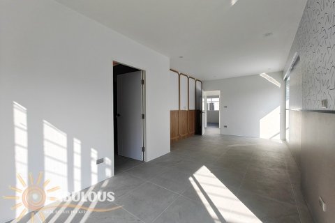 Villa in Ko Kaeo, Thailand 4 bedrooms № 179361 - photo 12