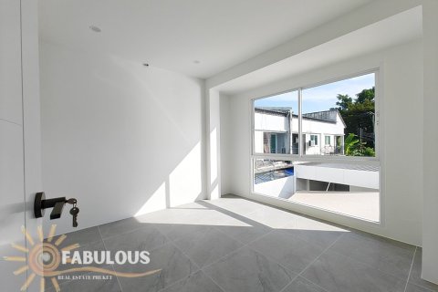Villa in Ko Kaeo, Thailand 4 bedrooms № 179361 - photo 10
