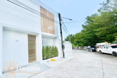 Villa in Ko Kaeo, Thailand 4 bedrooms № 179361 - photo 2