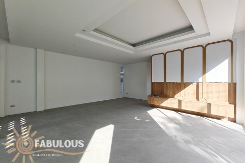 Villa in Ko Kaeo, Thailand 4 bedrooms № 179361 - photo 7
